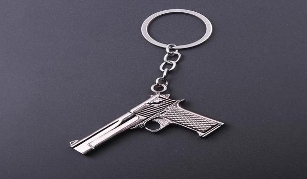 pubg怎么投掷物品给队友（在《绝地求生》中，如何选择需要投掷的物品给队友？）